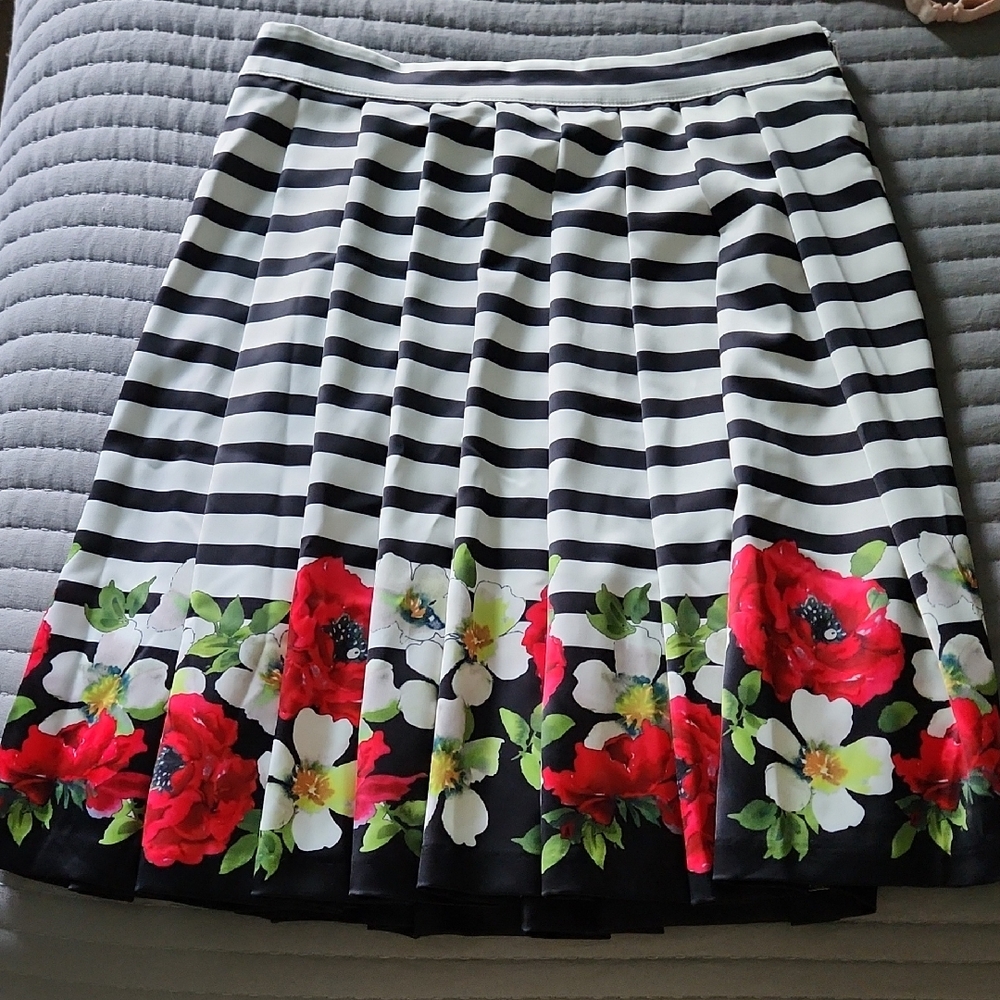 Boston Proper Black and White A-Line Knee-Length Skirt